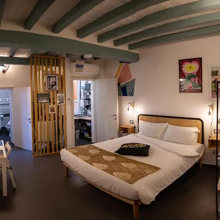 La Pomposa Del Teatro Vendégház Modena