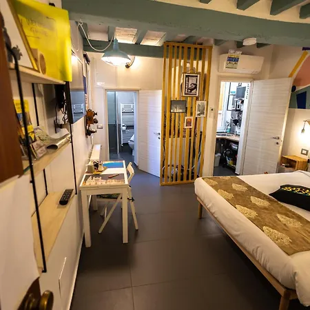 La Pomposa Del Teatro Vendégház Modena