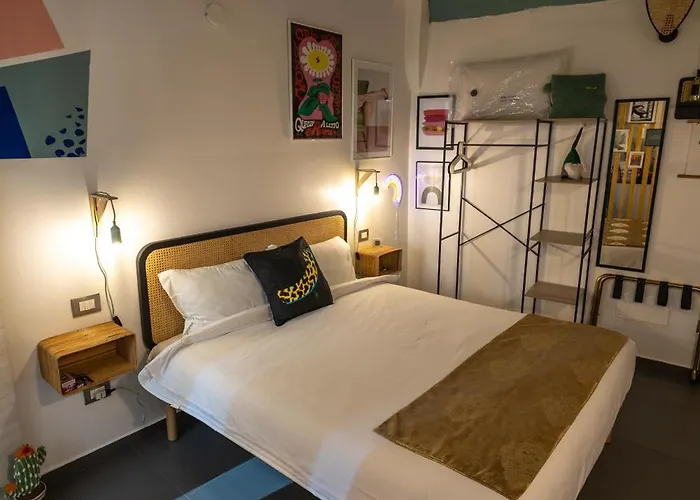 La Pomposa Del Teatro Πανσιόν Μόντενα